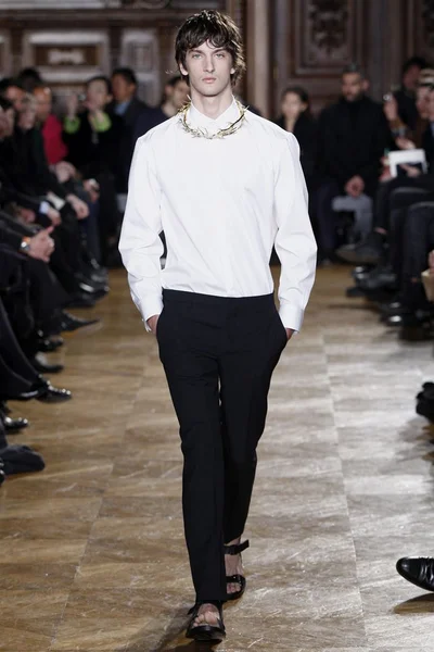 Look 3